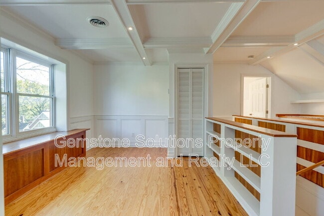 Building Photo - 502 32nd Ave S