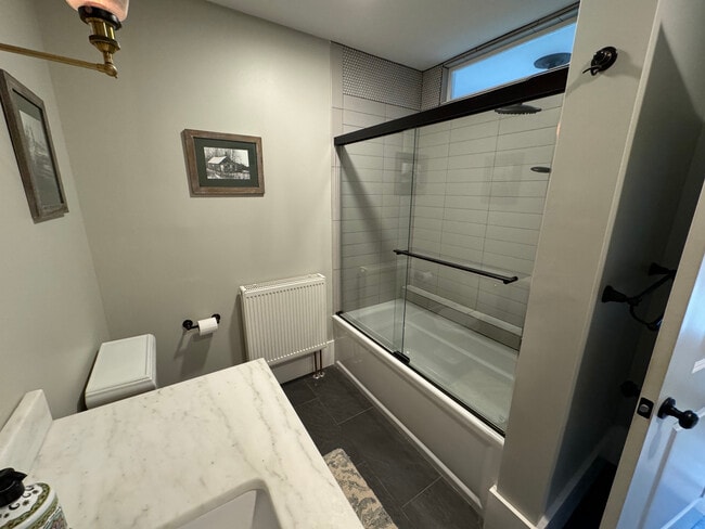 Building Photo - 147 Lincolnville Ave