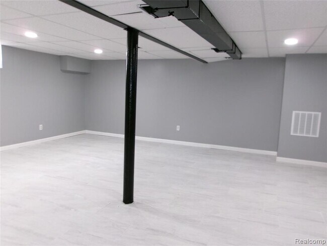 Building Photo - 1011 Lafayette Blvd