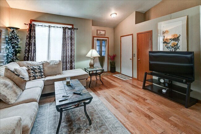 Building Photo - 1214 Carpenter St