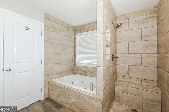 Building Photo - 110 Lumby Ln