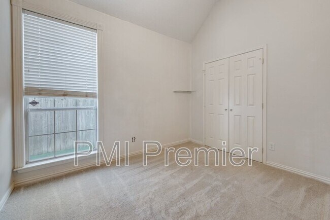 Building Photo - 2309 Kittyhawk Dr