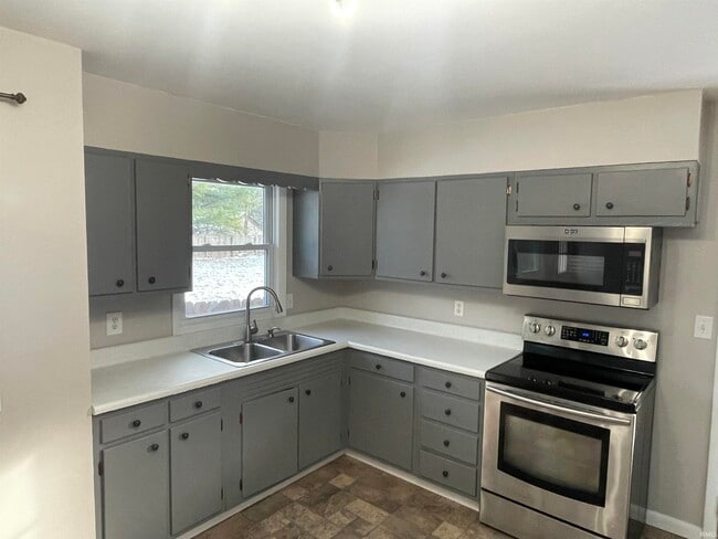 Building Photo - 4101 E Boltinghouse Rd