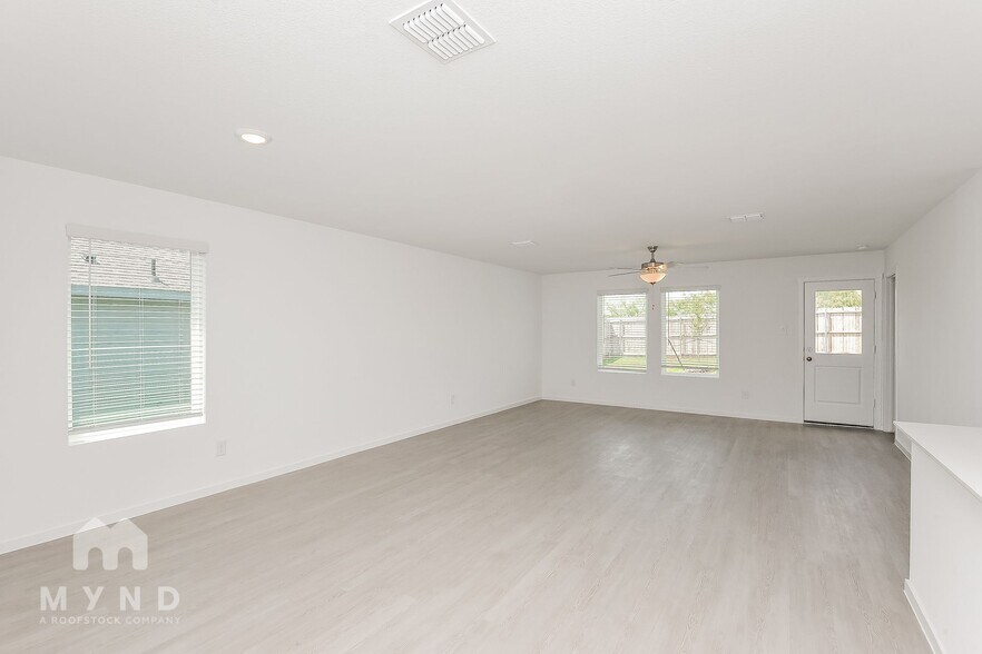 Building Photo - 2748 Mistwood Dr