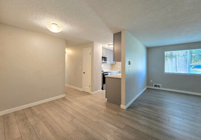 Building Photo - 2 Bedroom Unit Available Now in Gold Bar