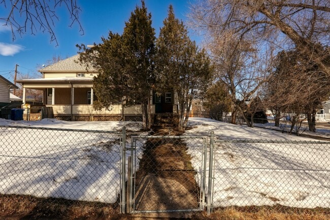 Building Photo - 625 Lewis St