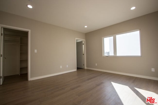 Building Photo - 4924 Laurel Canyon Blvd