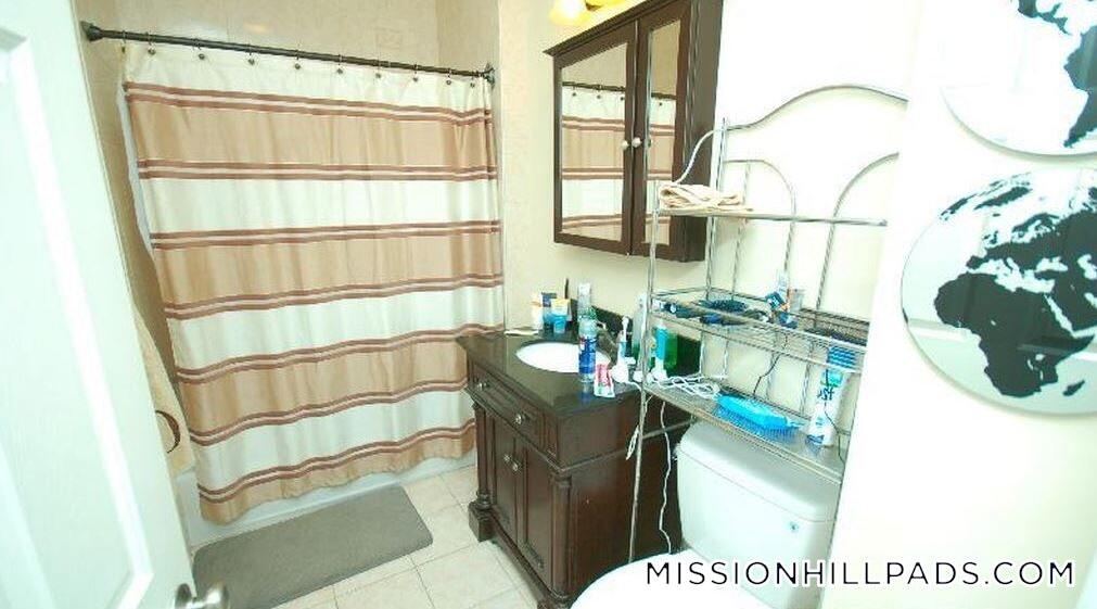 Building Photo - 107 Fisher Ave