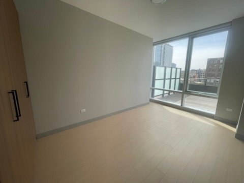 Building Photo - 913 N Wells St