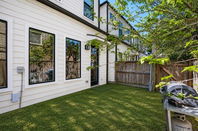 Building Photo - 4744 Aftonshire Dr