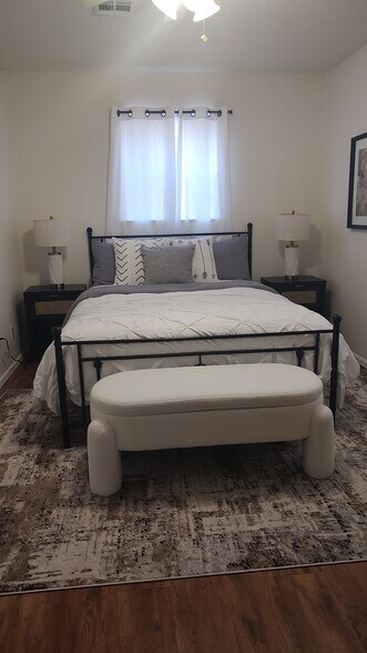 Second Bedroom with Queen size bed - 9101 S Winston Way