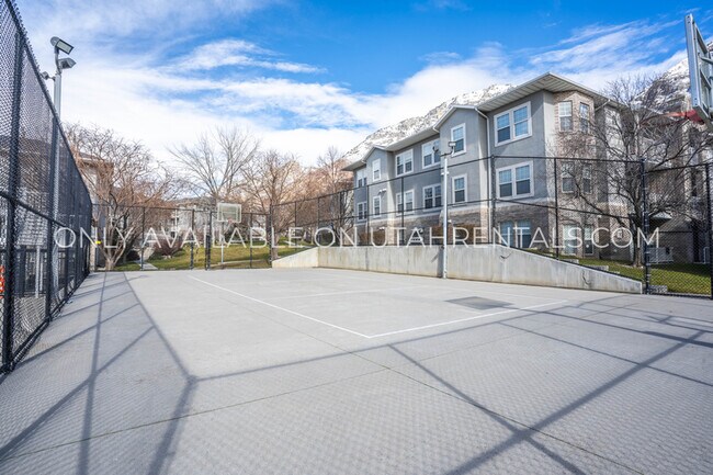 Building Photo - 421 Belmont Pl