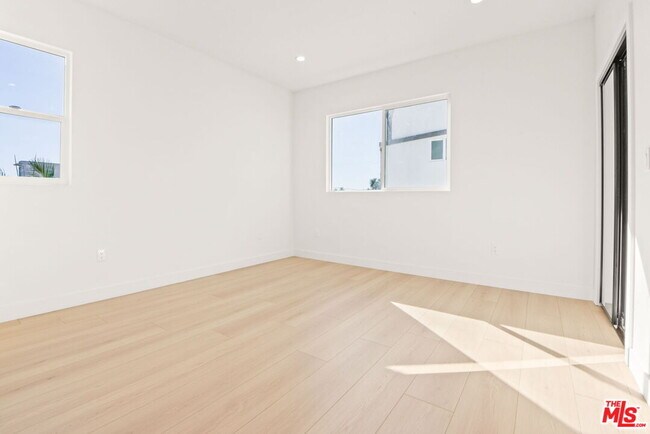 Building Photo - 1707 Burnside Ave