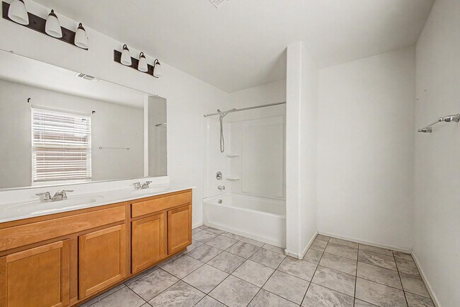 Building Photo - 12586 W Myrtle Ave