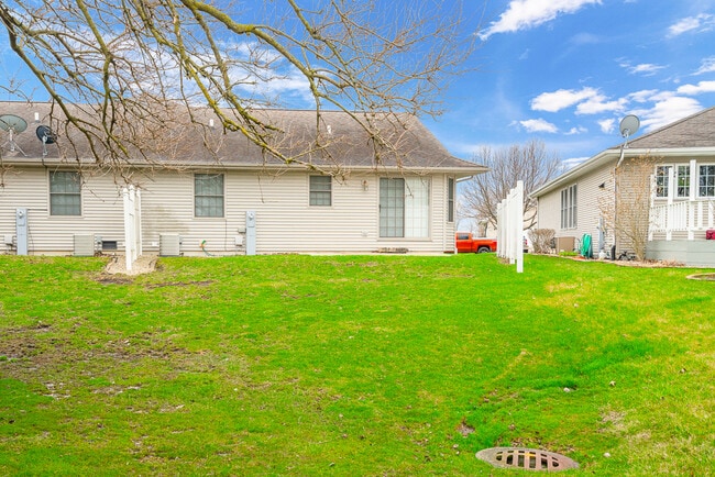 Building Photo - 250-260 S McGinty St