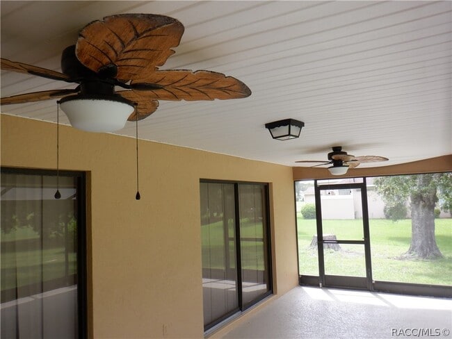 Building Photo - 335 E Falconry Ct