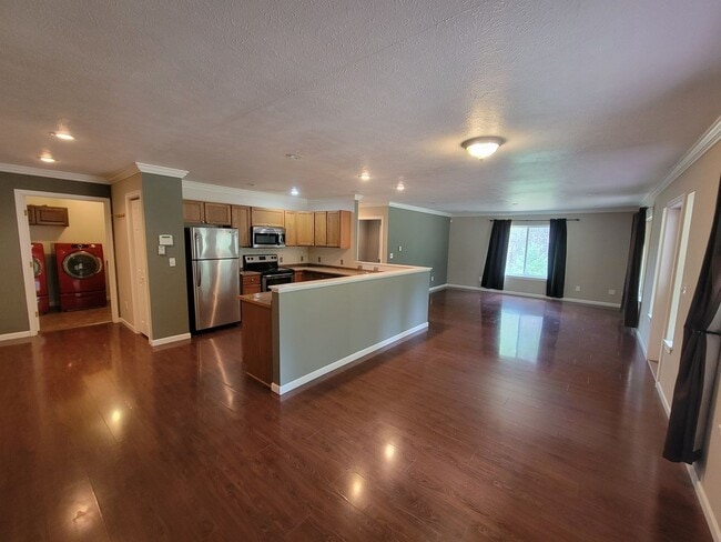 Building Photo - 3 Bedroom, 2 Bathroom single story home by Newport, WA