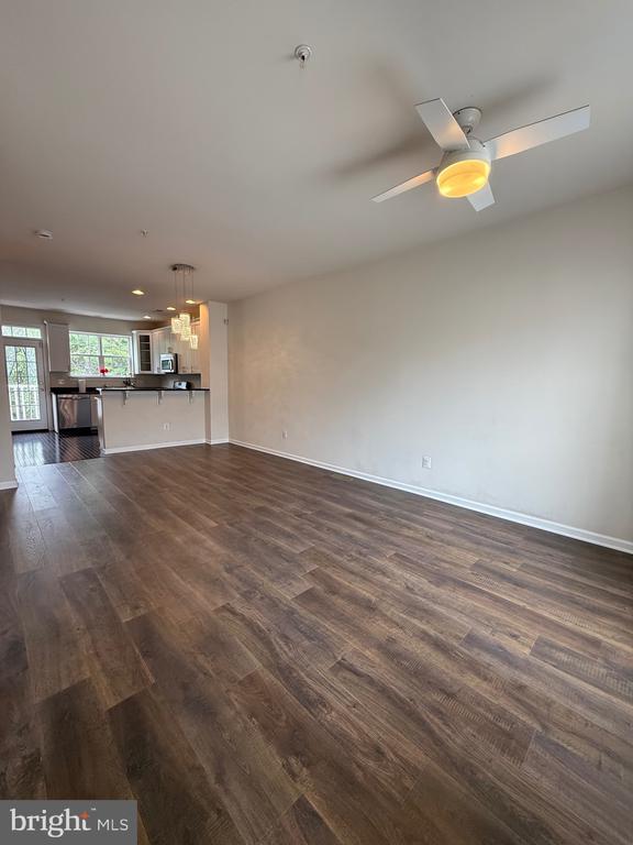 Building Photo - 7476 Riding Meadow Way