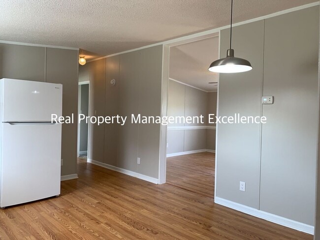 Building Photo - Quaint Renovated Home, Near Education Faci...