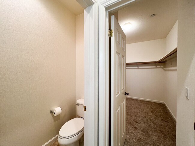 Building Photo - South Napa Three Bedroom House