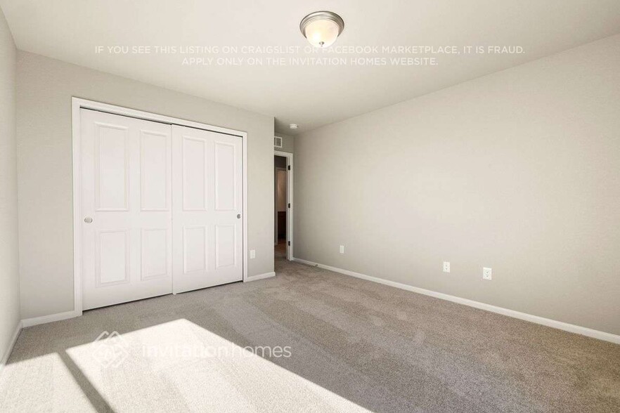 Building Photo - 11216 House Finch Ln