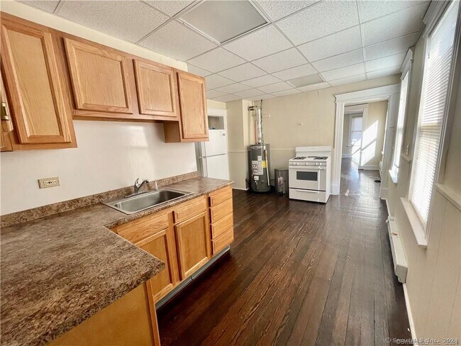 Building Photo - 68 Englewood Ave