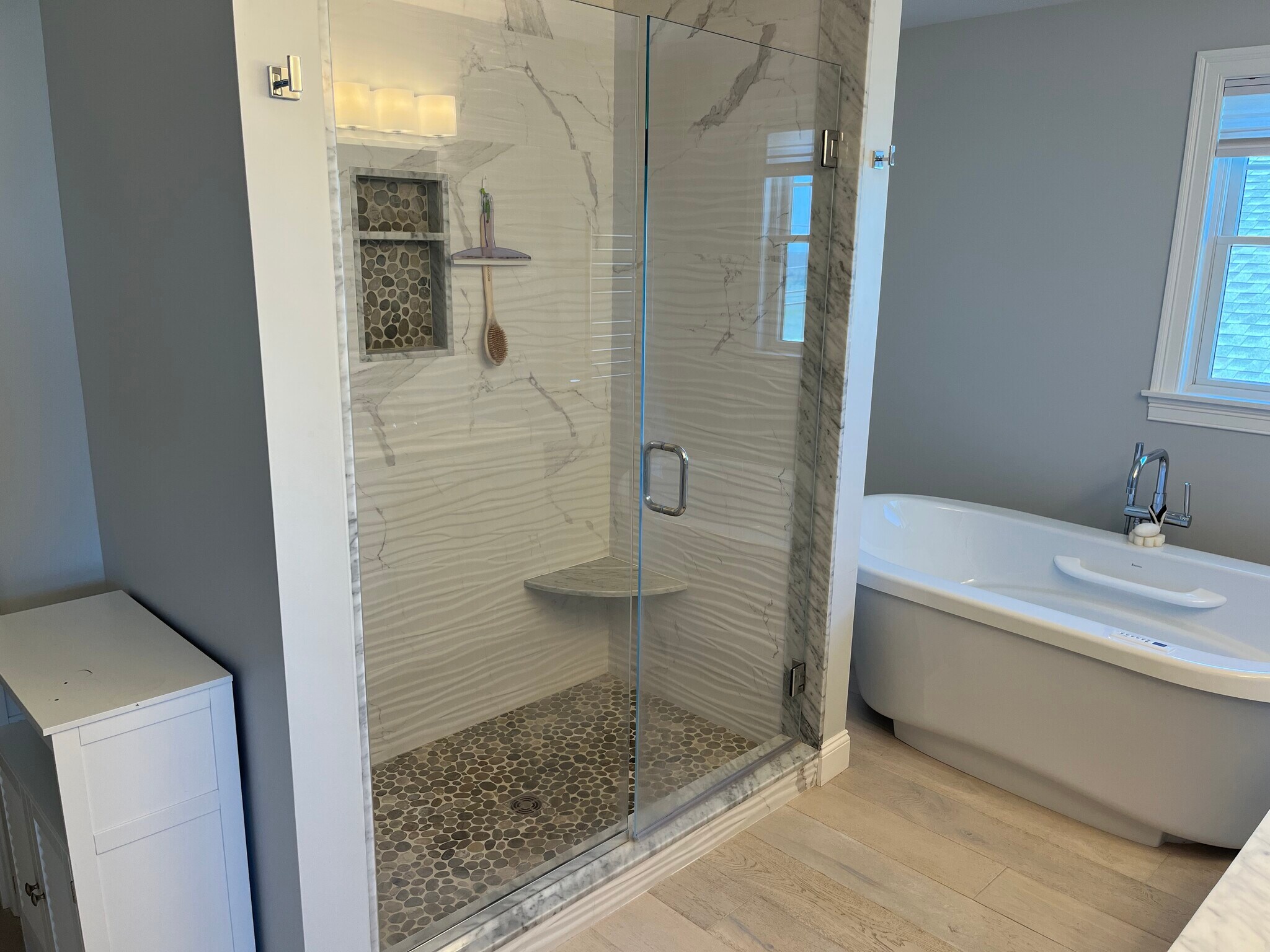 Building Photo - 2 1/2 Dumas Ave