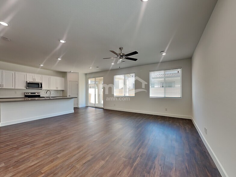 Building Photo - 8883 Carmine Cob Ave