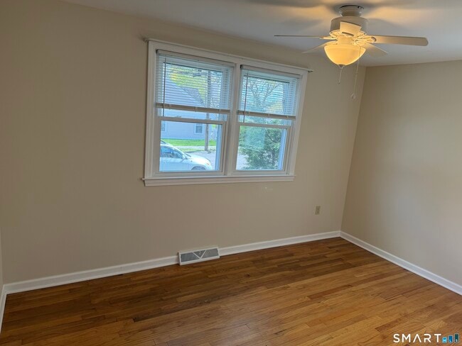 Building Photo - 25 Mettler St