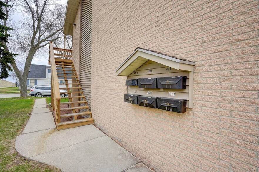 Building Photo - 407 S 94th Pl