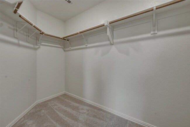 Building Photo - 2105 Bluebird Ln