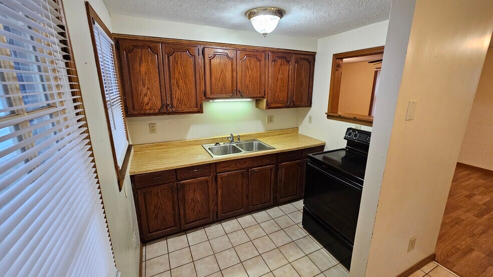 Kitchen - 4242 Allmond Ave