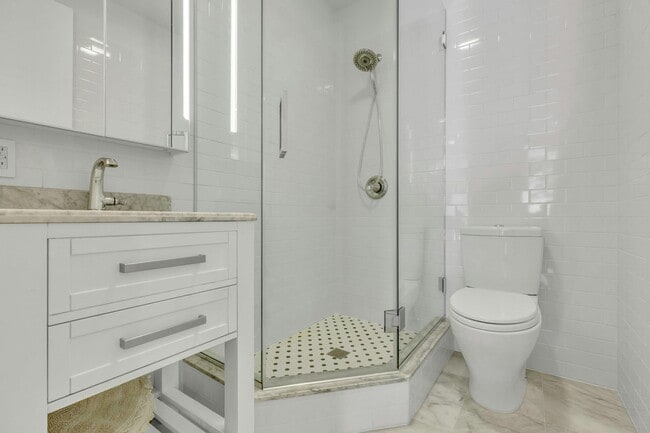 Building Photo - 14 Crossman Pl
