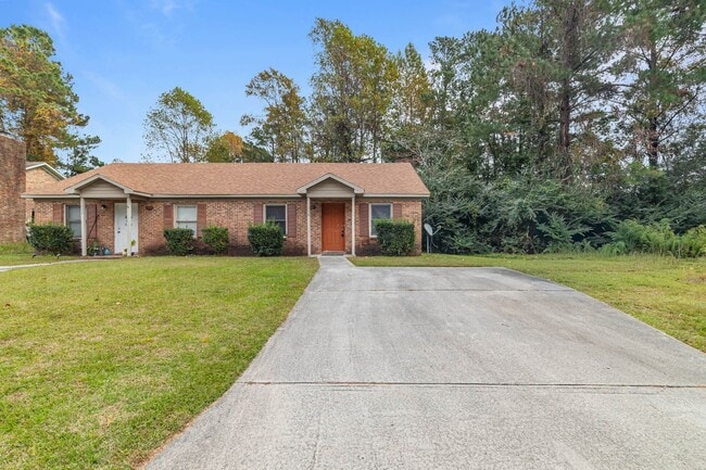 Building Photo - Newly renovated 2 bedroom 1 bathroom duplex