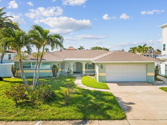 Building Photo - 441 Palm Island NE