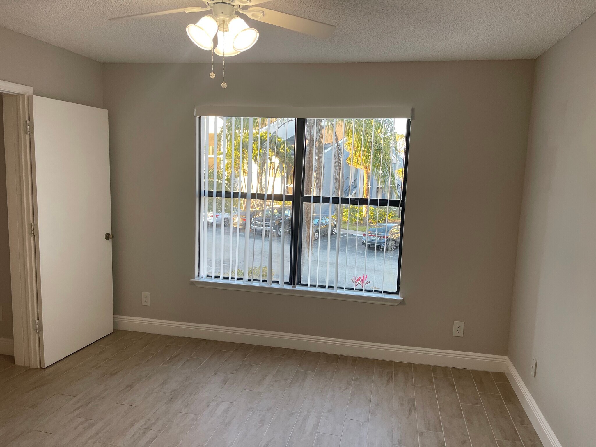 Master bedroom - 13561 Eagle Ridge Dr