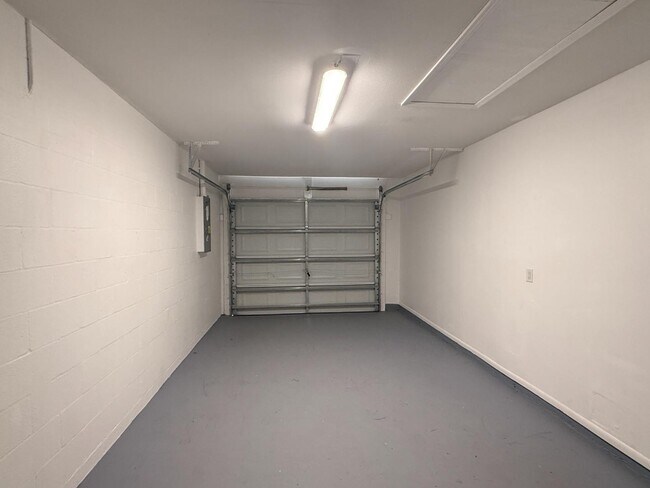 Building Photo - 13186 Thrush St