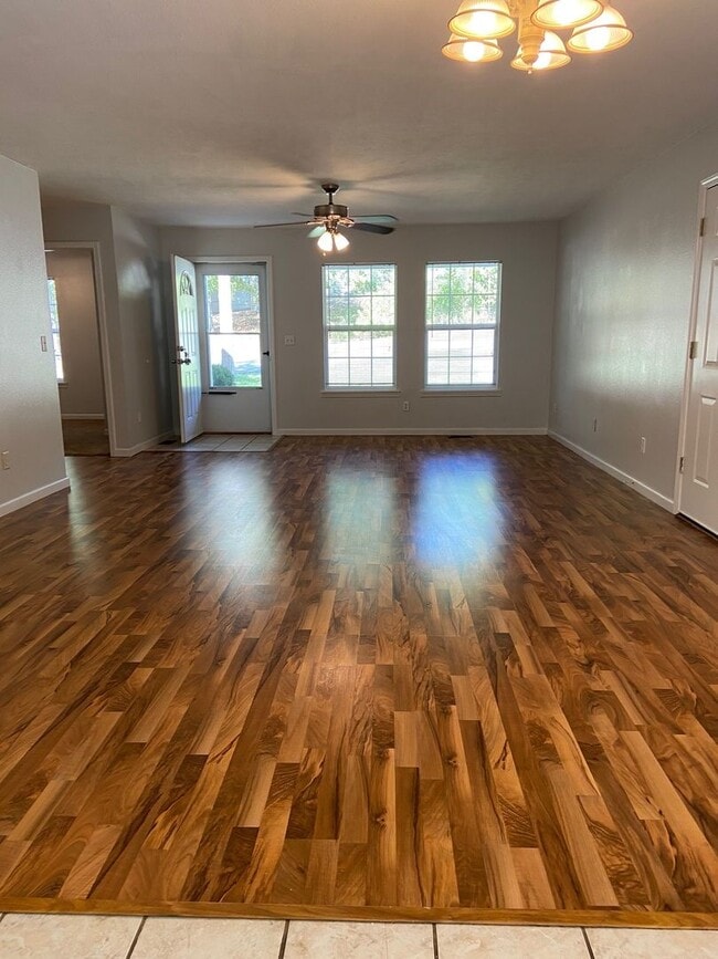 Building Photo - Single-Family Home in Branson