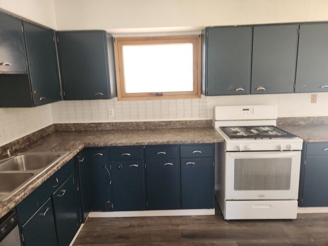 Building Photo - 3 bedroom house