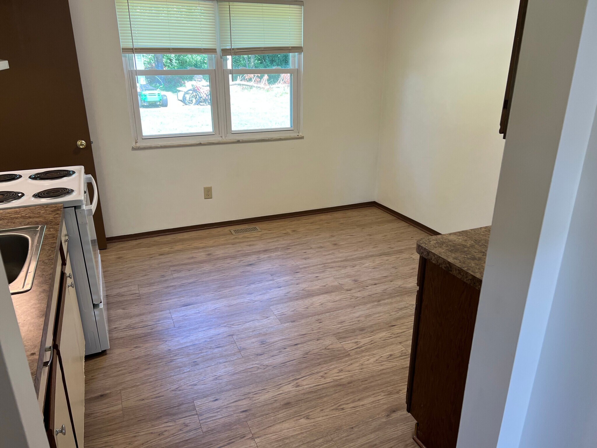 Eat in Kitchen - 41056 Butternut Park Ct