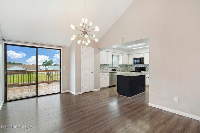 Building Photo - 17 Clinton Ct S