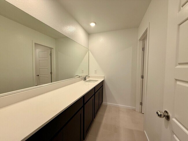 Building Photo - BRAND NEW 3 BED 2.5 BATH 2 BALCONY 2 CAR GARAGE TOWNHOUSE IN HENDERSON FOR RENT!!