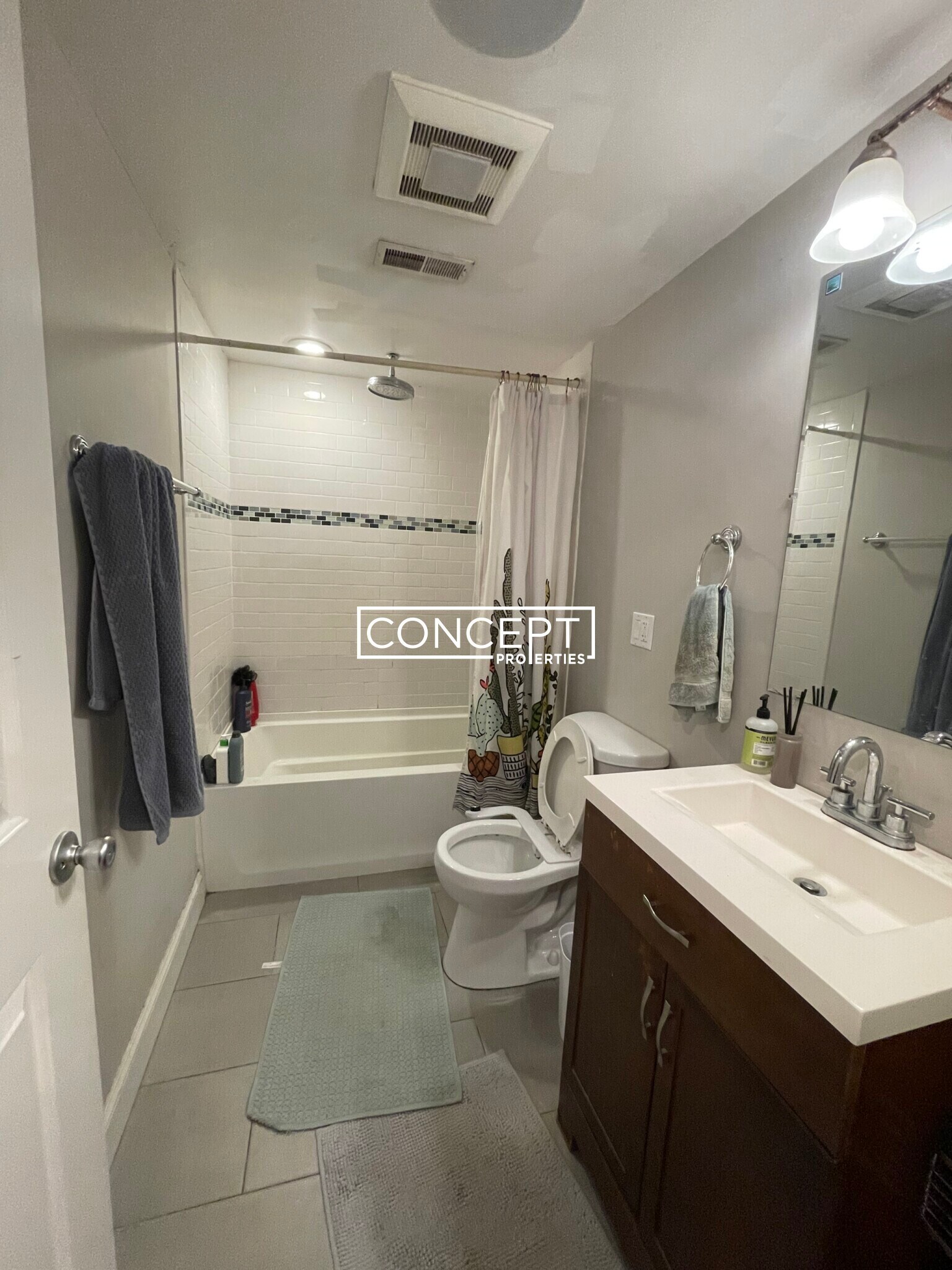 Building Photo - 721 Parker St