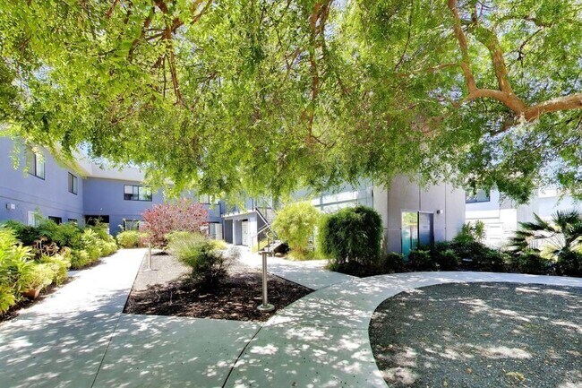 Building Photo - 1662 Hollenbeck Ave