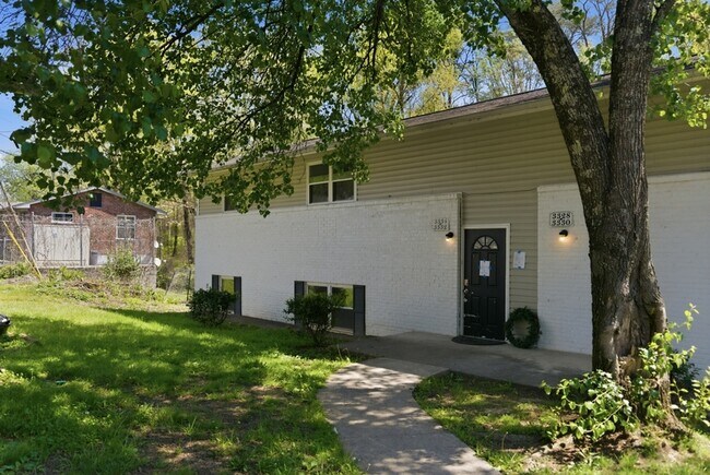 Building Photo - 3300-3374 Valley View Drive - 3334
