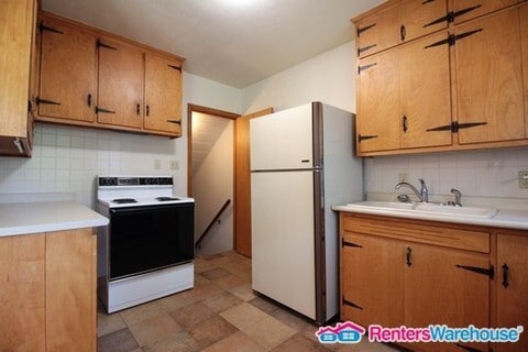 Building Photo - 417 44th St