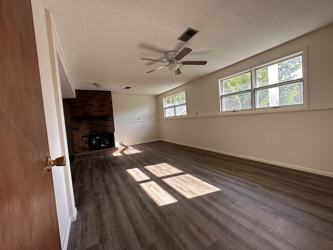 Building Photo - 4732 Windmill Rd