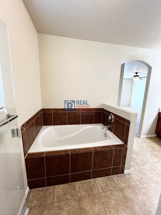 Building Photo - 10276 Deer Meadow Cir