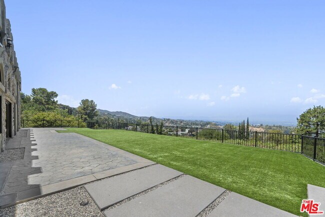 Primary Photo - 15851 Mulholland Pl