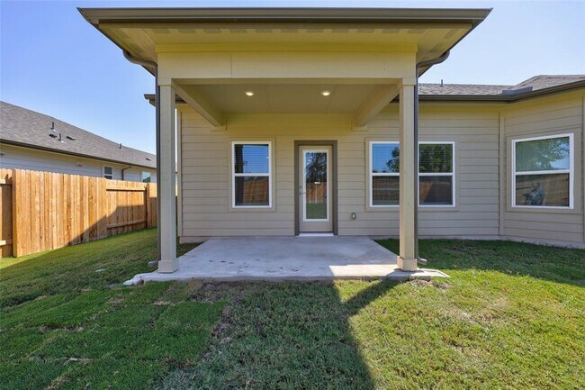 Building Photo - 117 Fairmeadow Downs Dr